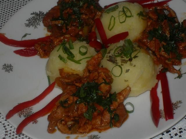 Wieprzowy gulasz a'la węgierski Wieprzowy gulasz a'la węgierski