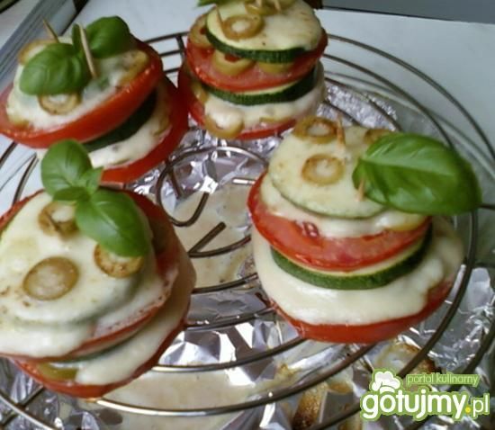 Wieżyczki z cukinii,pomidora, mozzarelli Wieżyczki z cukinii,pomidora, mozzarelli