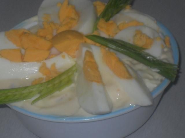 Wigilijna sałatka z porów i jajek