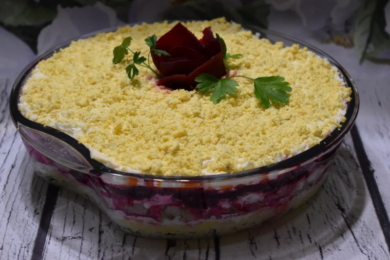 Wigilijna sałatka ze śledziem Wigilijna sałatka ze śledziem