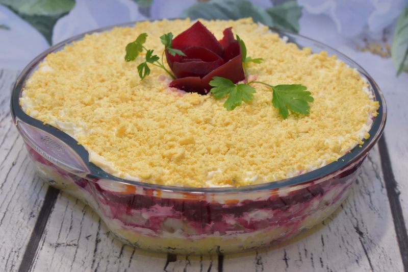 Wigilijna sałatka ze śledziem Wigilijna sałatka ze śledziem