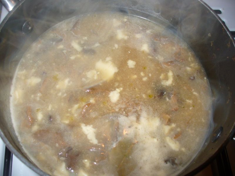 Wigilijna zupa z grzybami  suszonymi
