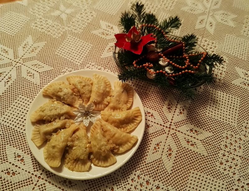 Wigilijne pierogi z kapustą i grzybami Wigilijne pierogi z kapustą i grzybami