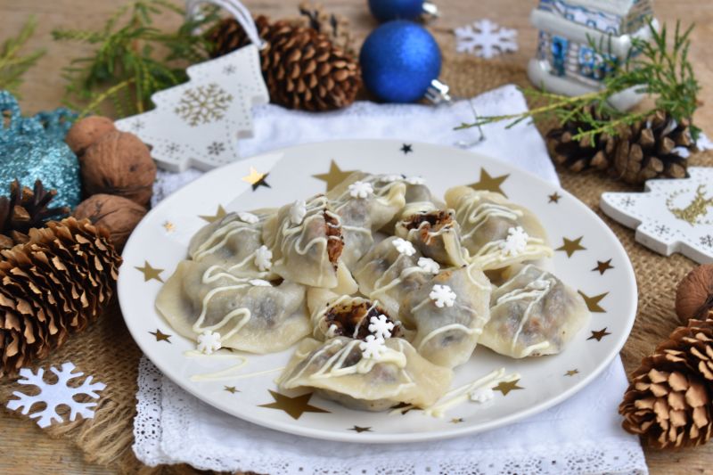 Wigilijne pierogi z kutią Wigilijne pierogi z kutią