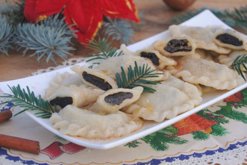Wigilijne pierogi ze śliwką Wigilijne pierogi ze śliwką