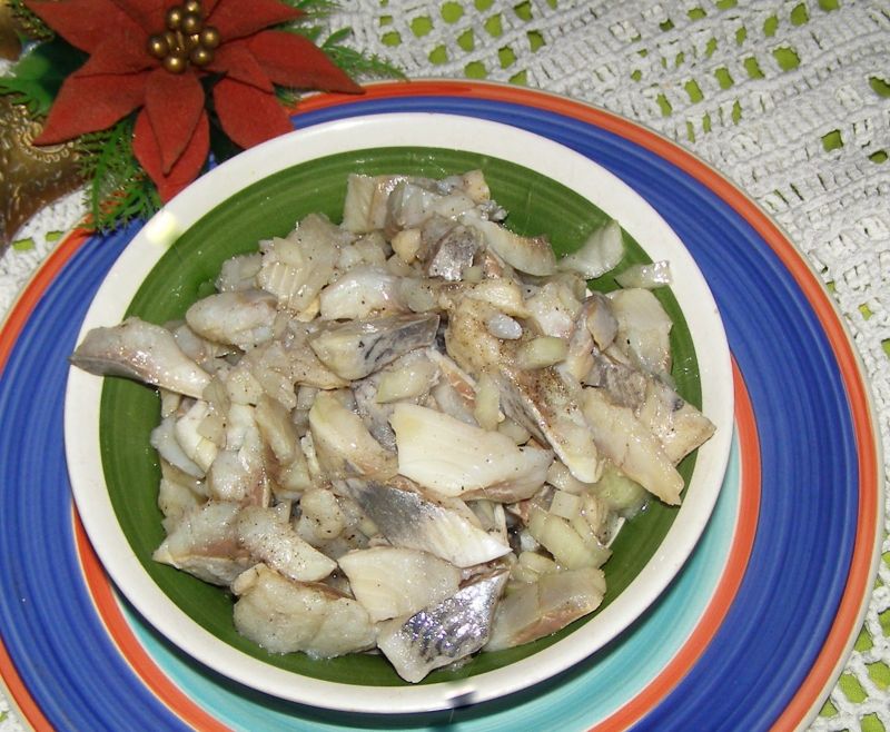 Wigilijne śledzie w oleju. Wigilijne śledzie w oleju.
