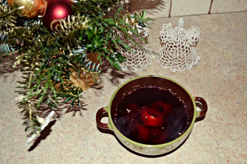 Wigilijny barszcz czerwony z uszkami