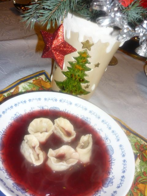 Wigilijny barszczyk czerwony na zakwasie z uszkami