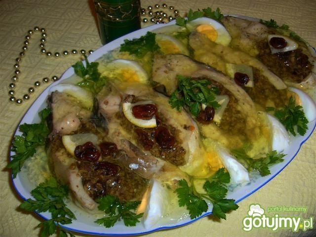 Wigilijny karp faszerowany w galarecie  Wigilijny karp faszerowany w galarecie