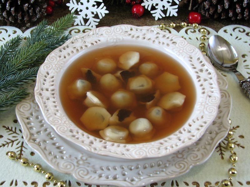 Wigilijny kompot z uszkami z suszoną śliwką