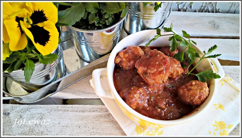 Wiieprzowe klopsiki w pomidorach Wiieprzowe klopsiki w pomidorach