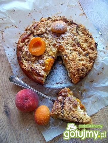 Wilgotne ciasto brzoskwiniami i ricottą Wilgotne ciasto brzoskwiniami i ricottą