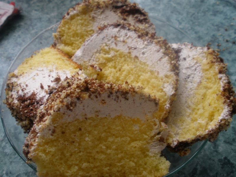 Wilgotne ciasto z bitą śmietaną  Wilgotne ciasto z bitą śmietaną