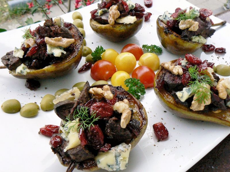 Winne gruszki z grilla z wątróbką i żurawiną