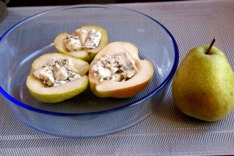 Winne gruszki z serem pleśniowym Winne gruszki z serem pleśniowym