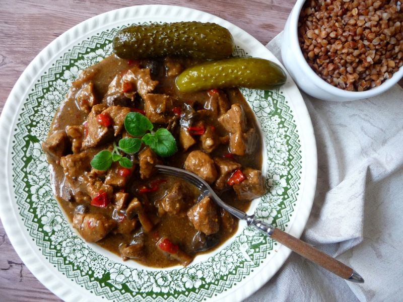 Winny gulasz z grzybami Winny gulasz z grzybami