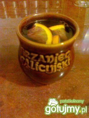 Wino grzane z pomarańczą i goździkami