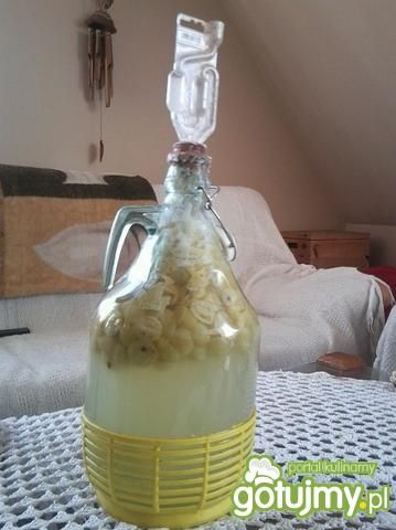 Wino z jasnych winogron  Wino z jasnych winogron