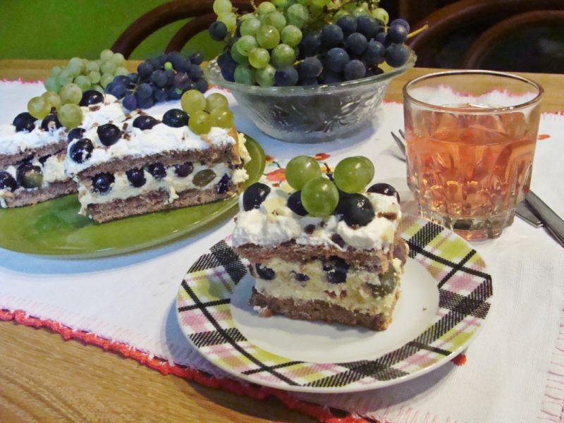 Winogronowa kremówka 