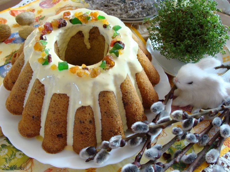 Wiosenna baba z rodzynkami