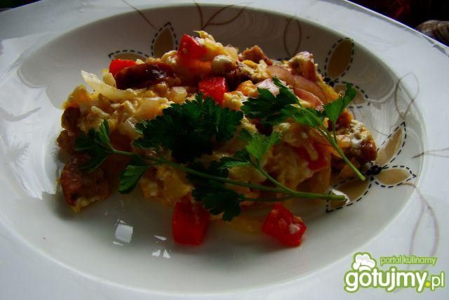 Wiosenna jajecznica z chorizo Wiosenna jajecznica z chorizo