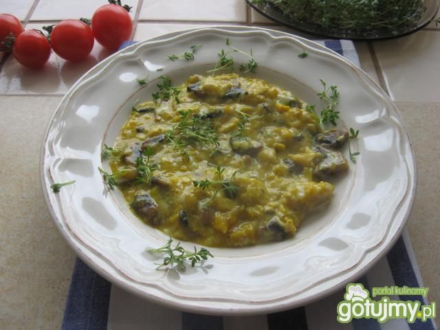 Wiosenna jajecznica z pieczarkami  Wiosenna jajecznica z pieczarkami