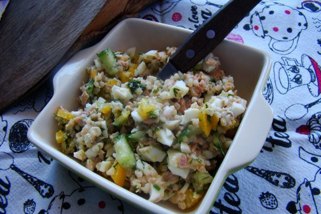 Wiosenna kaszowa sałatka