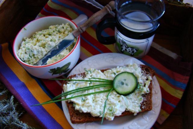 Wiosenna pasta śniadaniowa z awokado  Wiosenna pasta śniadaniowa z awokado