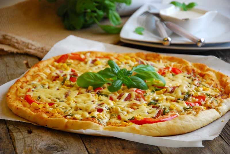 Wiosenna pizza z salami Wiosenna pizza z salami