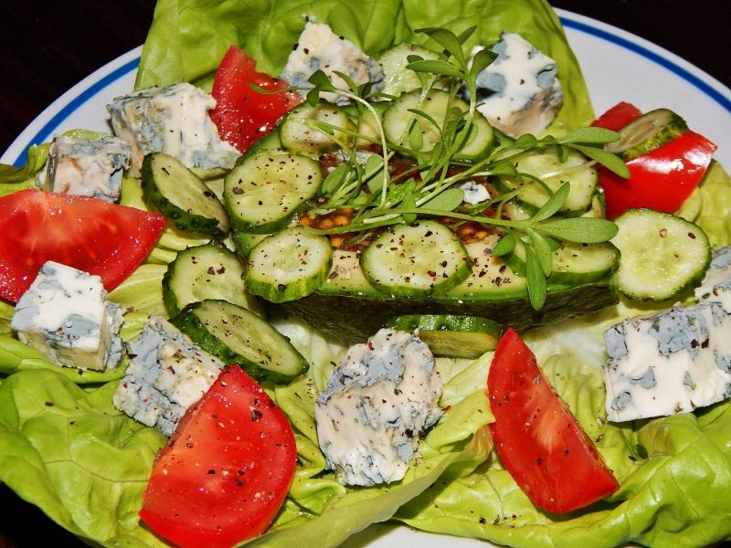 Wiosenna przekąska z avocado i gorgonzolą Wiosenna przekąska z avocado i gorgonzolą