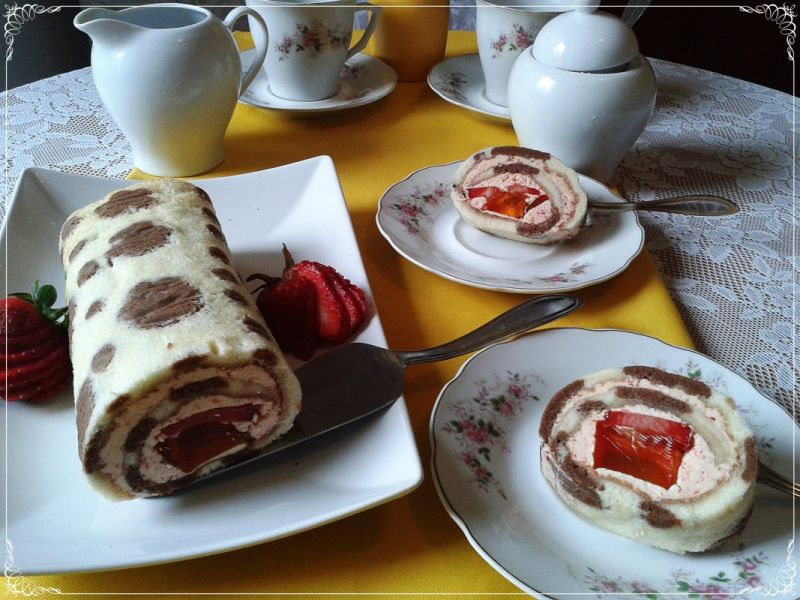 Wiosenna rolada biszkoptowa  Wiosenna rolada biszkoptowa