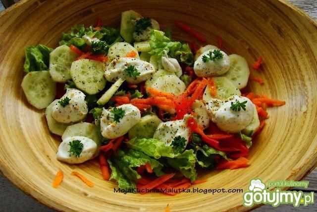 Wiosenna sałata z pieprzem cytrynowym Wiosenna sałata z pieprzem cytrynowym