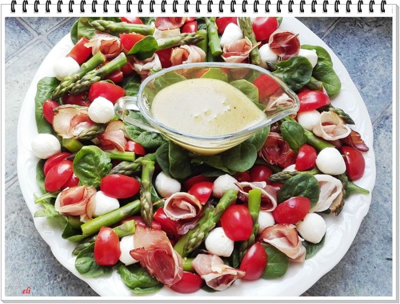 Wiosenna sałatka Eli ze szparagami