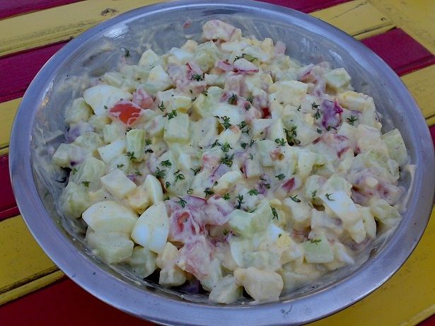  Wiosenna sałatka kolorowa z rzeżuchą i jogurtem