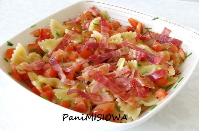 Wiosenna sałatka makaronowa z chrupiącym boczkiem Wiosenna sałatka makaronowa z chrupiącym boczkiem