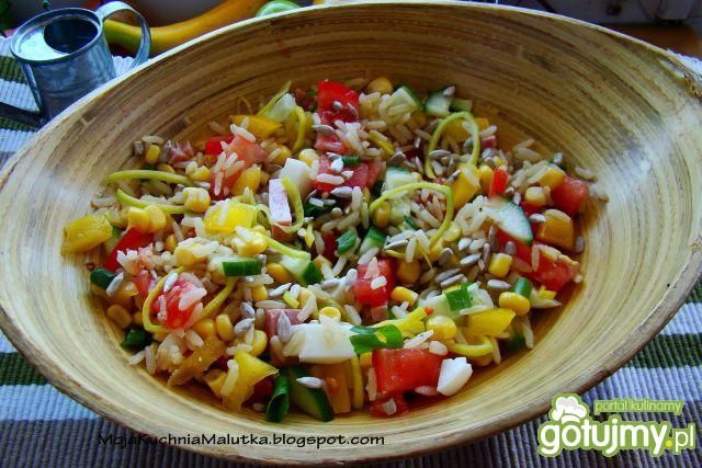 Wiosenna sałatka ryżowa z słonecznikiem 