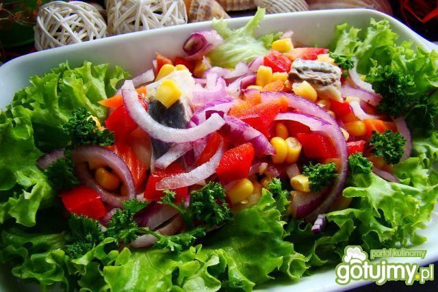 Wiosenna sałatka śledziowa 