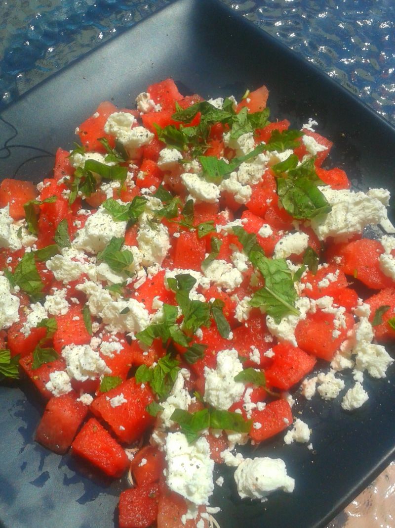 Wiosenna sałatka z arbuzem i fetą