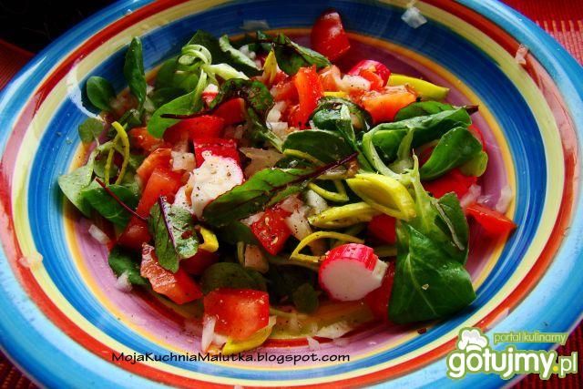 Wiosenna sałatka z botwinką 