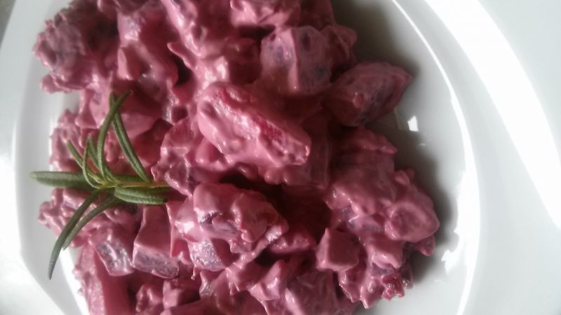 Wiosenna sałatka z buraków i jajka 