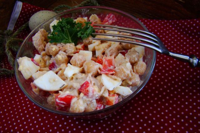 Wiosenna sałatka z cieciorką  Wiosenna sałatka z cieciorką