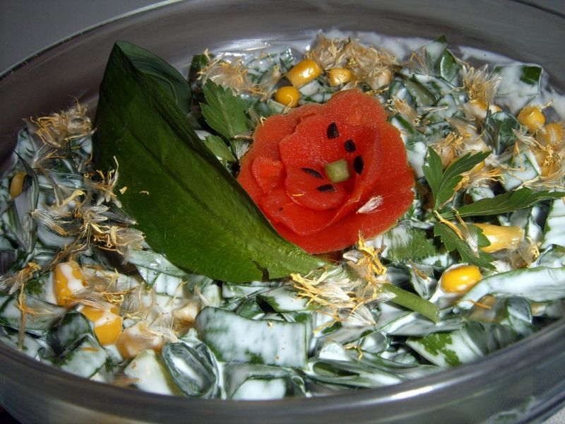 Wiosenna sałatka z czosnkiem niedźwiedzim