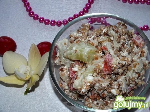 Wiosenna sałatka z kaszą gryczaną Wiosenna sałatka z kaszą gryczaną