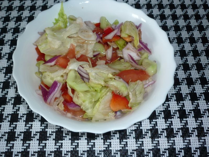 Wiosenna sałatka z pomidorkiem Wiosenna sałatka z pomidorkiem