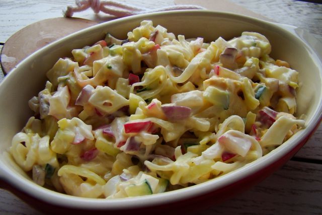 Wiosenna sałatka z pora , jajka i rzodkiewki 