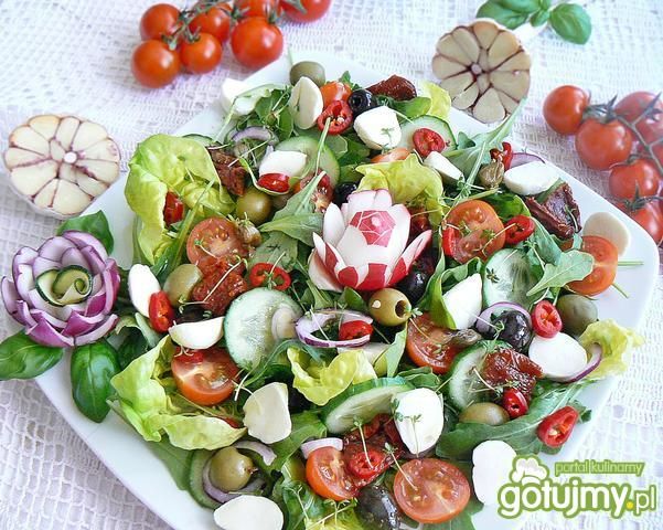 Wiosenna sałatka z rzeżuchą i mozzarellą