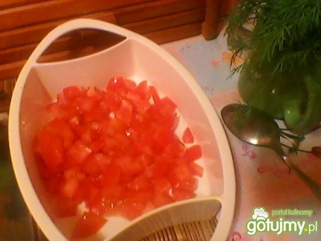 Wiosenna sałatka z rzodkiewką ipomidorem