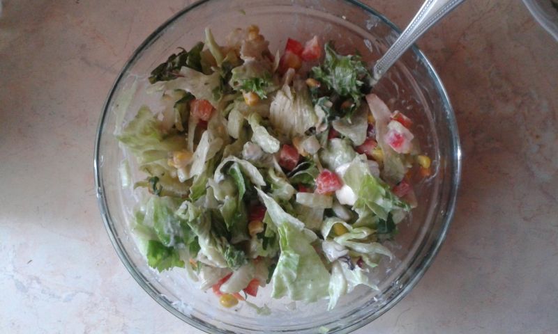 Wiosenna sałatka z selerem naciowym  Wiosenna sałatka z selerem naciowym