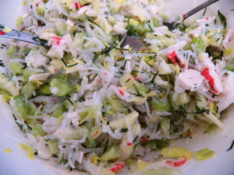 Wiosenna sałatka z surimi Wiosenna sałatka z surimi