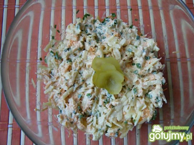 Wiosenna surówka z marchwi i szczypiorku